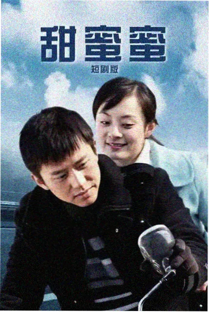 云海梯田中云雾流动于田埂之间的画面